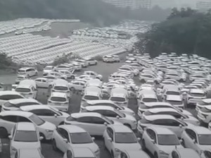 Dunia Kebanjiran Mobil China