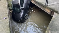 Insiden ini terjadi pada pukul 13.00 WIB.