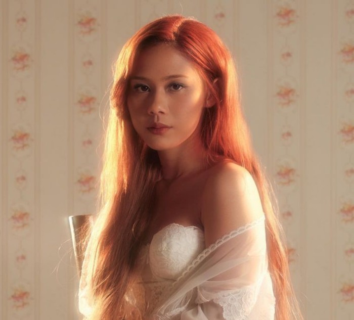 Nadin Amizah Rayuan Perempuan Gila merupakan lagu yang ditulis dan dinyanyikan Nadin Amizah. Berikut ini lirik dan chord lagu yang lagi trending tersebut.