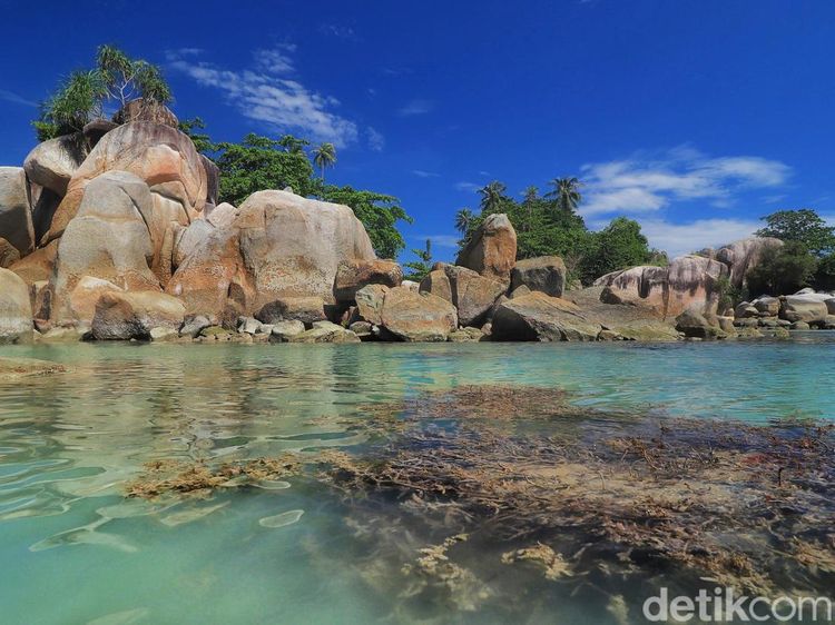 Potret Keindahan Pantai Turun Aban di Bangka