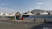 Penampakan tenda maktab 114 dari luar.