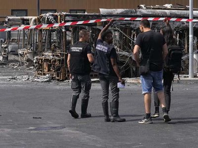 Penampakan Bus-bus Hangus Akibat Kerusuhan di Prancis