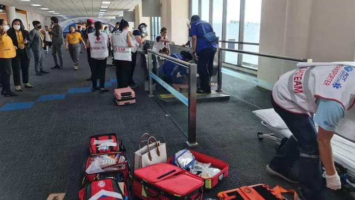 A female passenger suffered injuries on a moving walkway at Don Mueang Airport in Bangkok on Jun 29, 2023. (Photo: Don Mueang International Airport)