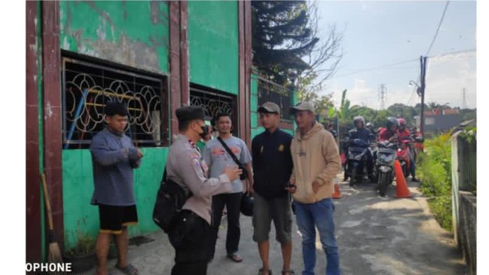 Polsek Ciawi mengecek ke lokasi terkait keluhan warga yang mengaku dimintai uang Rp 5 ribu saat melintasi jalan kampung.