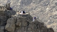 Lokasi Gua Hira sendiri berjarak 7 km dari Masjidil Haram. Jabal Nur sendiri terletak di kawasan Hejaz. AP Photo/Amr Nabil.  