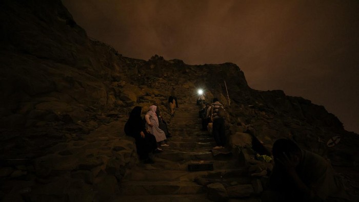 A Muslim pilgrim visits Mount Al-Noor, where Muslims believe Prophet Mohammad received the first words of the Koran through Gabriel in the Hira cave, in the holy city of Mecca, Saudi Arabia, June 24, 2023. REUTERS/Mohamed Abd El Ghany