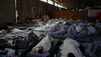 Para penyelundup ini mengenakan biaya sekitar $8.000 per orang untuk membawa mereka ke Eropa secara ilegal lewat jalur laut.