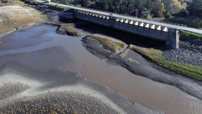 Waduk Canelon Grande di Canelones, Uruguay, mengering, Kamis (29/6) waktu setempat. Kekeringan itu disebabkan oleh minimnya curah hujan di Uruguay.