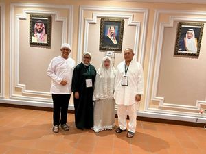 Momen Puan-Anies Bertemu di Sela Ibadah Haji
