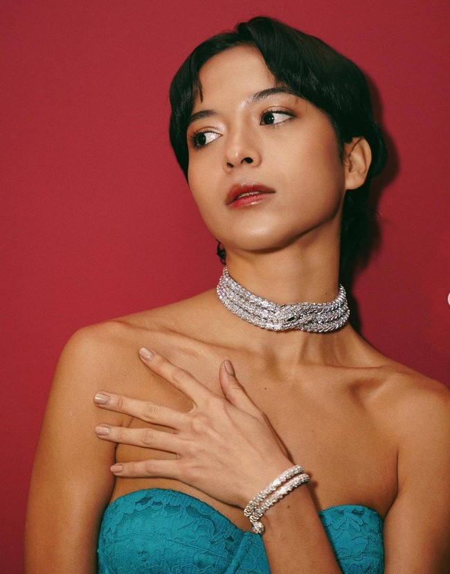 Penampilannya menuai pujian dari banyak netizen. Sebagian besar mengagumi kecantikan Putri Marino yang alami. “Cantiknya natural bgtt 🔥😍😍 SUKAAKKK,” puji netizen. Foto: Instagram/@putrimarino