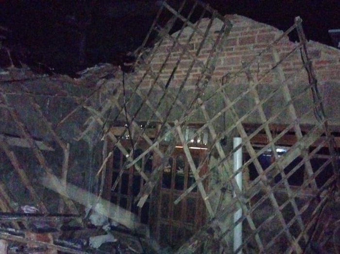 rumah di Trenggalek ambruk dampak gempa Bantul