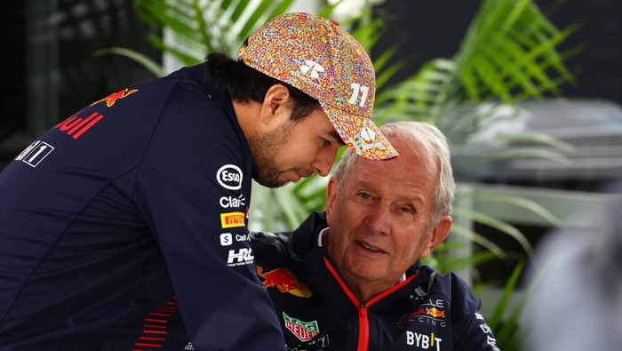Formula One F1 - Canadian Grand Prix - Circuit Gilles Villeneuve, Montreal, Canada - June 18, 2023 Red Bulls Sergio Perez with team advisor Helmut Marko ahead of the Grand Prix REUTERS/Evan Buhler
