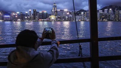 Serunya Berlayar Mengelilingi Victoria Harbour Hong Kong