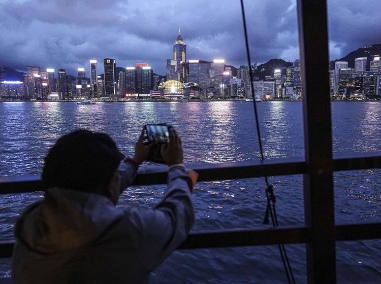 Serunya Berlayar Mengelilingi Victoria Harbour Hong Kong