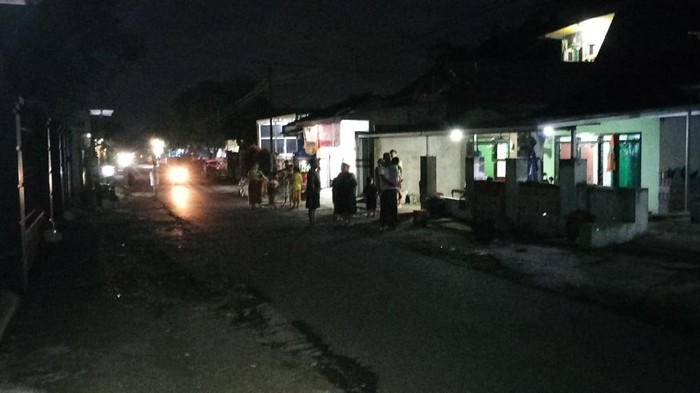 Suasana di Turen, Malang usai 2 kali gempa Bantul M 6,4.