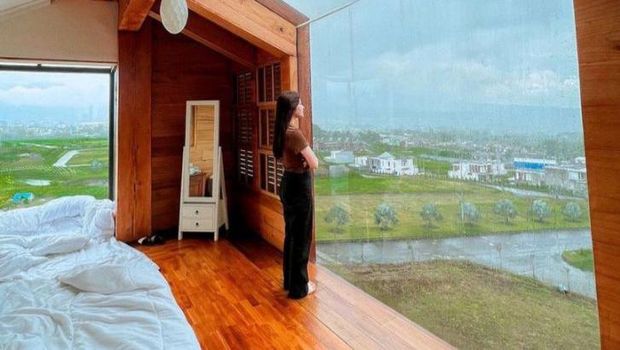 Saat ini merupakan libur panjang momen Idul Adha 2023. Bagi detikers yang liburan ke Kota Batu, berikut rekomendasi vila dan penginapan yang estetik.