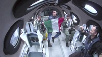 Kesuksesan ini menjadi pencapaian yang ditunggu-tunggu Virgin Galactic selama hampir dua dekade dalam pengembangan wisata luar angkasa komersial. Pemilik Virgin Galactic, Richard Branson, sudah lebih dulu merasakan langsung ruang suborbital sebagai bagian dari pengujian pesawat miliknya membawa awak ke tepi angkasa. AP/Virgin Galactic  