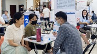 Bursa kerja ini digelar di sebuah mal di Beijing, China, Jumat (30/6/2023).
