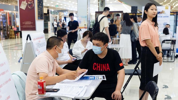 People attend a job fair in a mall in Beijing, China June 30, 2023. REUTERS/Thomas Peter