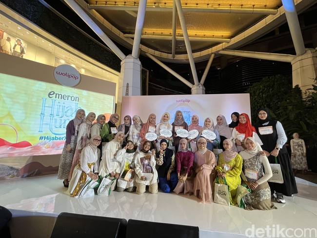 Di audisi kota Bandung, kamu bisa bertemu dengan para juri, yaitu Tantri Namirah, Indah Sundari salah satu alumni Hijab Hunt yang sekarang menjadi content creator, dan juga Redaktur Pelaksana Wolipop yaitu Eny Muhidin. Audisi juga dipandu oleh duo kakak beradik kocak Arafah Rianti dan Halda Rianta yang membuat suasana semakin meriah. Foto: Gresnia/Wolipop.