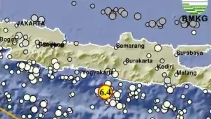 Gempa bumi terjadi di Bantul, Yogyakarta pada 30 Juni 2023 malam. Satu warga meninggal dunia dan banyak bangunan mengalami kerusakan.
