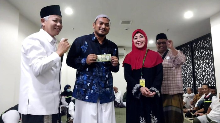 Anggota panwas DPR RI dari fraksi PDI-P Tuti Nusandari Roosdiono melakukan monitoring terhadap pelayanan haji di kawasan misfalah (dok.ist)