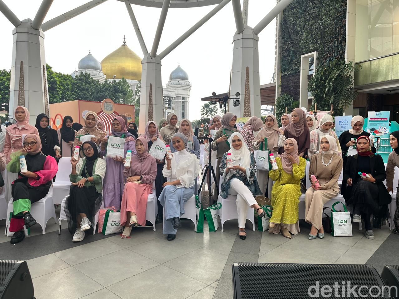 Audisi Emeron Hijab Hunt 2023 di Bandung. Audisi Emeron Hijab Hunt 2023 di Bandung.