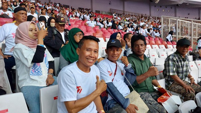 Bahagianya warga ikuti puncak Hari Bhayangkara ke-77 di GBK (Rumondang/detikcom)
