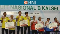 Berlian kemudian tampil lagi di final Ganda Anak-anak Putri. Bersama Malika Nur Aqilah, Berlian harus puas jadi runner-up. Foto: Rifqi Ardita W/detikcom