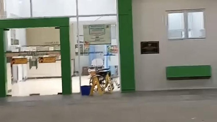 Pasien curhat karena dicueki perawat saat berobat.
