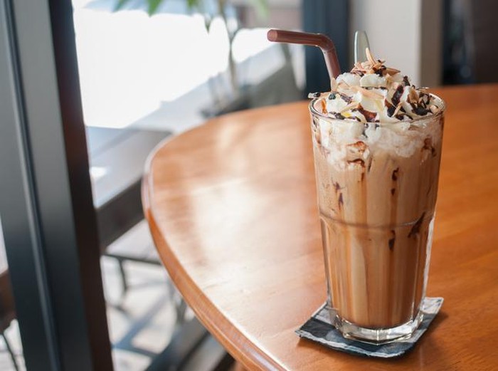 Racikan es kopi beku
