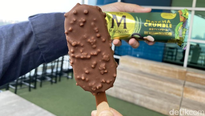 Cicip es krim matcha McFlurry dan Magnum