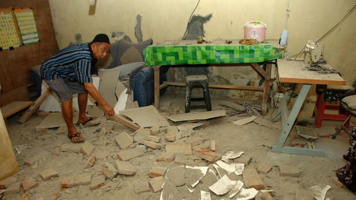 Foto-foto Dampak Gempa M 6,4 di Bantul DIY Foto-foto Dampak Gempa M 6,4 di Bantul DIY
