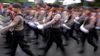 Kegiatan yang diikuti ratusan peserta dari anggota polisi Polda Bali, prajurit TNI dan Pecalang atau satuan pengamanan desa adat Bali tersebut merupakan rangkaian dari Upacara Hari Bhayangkara ke-77 yang diperingati pada 1 Juli 2023. ANTARA FOTO/Nyoman Hendra Wibowo