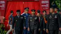 Di Bandung, peringatan HUT Bhayangkara dihadiri oleh Gubernur Jawa Barat Ridwan Kamil bersama Kapolda Jawa Barat Irjen Pol Akhmad Wiyagus. ANTARA FOTO/Raisan Al Farisi