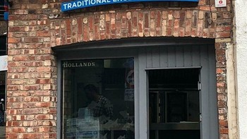 Manchester Palace diplesetkan jadi toko fish and chips Foto: Boredpanda  