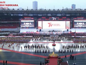 Meriahnya HUT Ke-77 Bhayangkara: Ada Kolosal Nusantara Presisi-Terjun Payung
