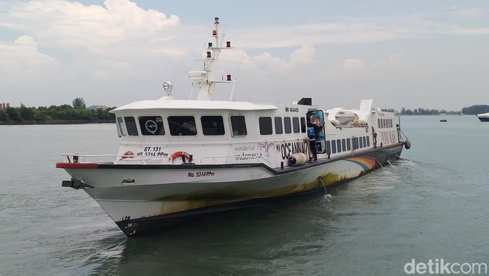 Kapal Ferry Batam tujuan Singapura tengah terparkir di Pelabuhan Internasional, Batam Center, Kota Batam.(Foto: Alamudin)