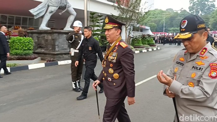 Kapolri Jenderal Listyo Sigit Prabowo dan Panglima TNI Laksamana Yudo Margono telah tiba di Stadion GBK untuk menghadiri puncak perayaan Hari Bhayangkara ke-77. (Rizky AM/detikcom)