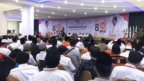 Ketua Majelis Syuro Partai Keadilan Sejahtera (PKS) Salim Segaf Al-Jufri saat memimpin langsung konsolidasi akbar PKS Provinsi Nusa Tenggara Barat (NTB) di Narmada Convention Hall Mataram pada Sabtu (1/7/2023). Foto: Helmy Akbar / detikBali