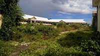Suasana kondisi pasar yang terbengkali di Pasar Modern Saruma di Desa Tuwokona, Kabupaten Halmahera Selatan, Maluku Utara, Sabtu (1/7/2023).