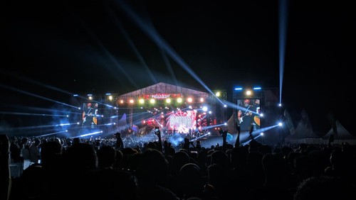 Konser Dewa 19 serangkaian event MXGP Selaparang Lombok, Jumat (30/6/2023). (Foto: Ahmad Viqi/detikBali)