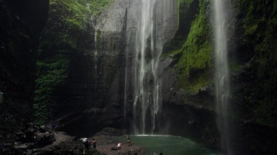 Libur Idul Adha, Air Terjun Madakaripura Ramai Wisatawan