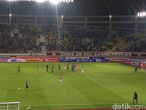 Gol Penalti Bruno Moreira Bikin Persebaya Ungguli Persis Solo di Babak Pertama