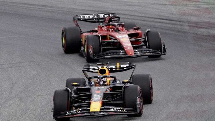 Formula One F1 - Austrian Grand Prix - Red Bull Ring, Spielberg, Austria - June 30, 2023 Red Bulls Max Verstappen and Ferraris Charles Leclerc during qualifying REUTERS/Leonhard Foeger