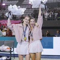 Belum lama ini Nia Ramadhani jadi perhatian setelah memenangkan pertandingan tenis bersama Luna Maya. Keduanya berhasil mengalahkan Nagita Slavina dan Gege Elisa di pertandingan Lagi-lagi Tenis. Foto: Dok. Instagram Nia Ramadhani