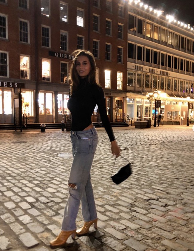 “Mason dan Claire makin dekat beberapa bulan terakhir dan punya teman yang sama. Mereka sama-sama suka fashion dan kerap tukeran foto penampilan,” kata seorang sumber. (Foto: Instagram/@clairegrossman)