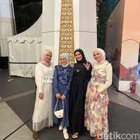 Para alumni Hijab Hunt dari Bandung, hadir dan membagikan kisahnya kepada para audisi. Ialah Devi Handayani, Tamara Sayidina, Sabine F. Sayidina, dan Adinda Meita Putri. Keempat alumni Hijab Hunt ini mengungkapkan pengalamannya dulu sejak awal audisi dan perubahan yang mereka rasakan setelah mengikuti ajang ini. Foto: Gresnia/Wolipop.