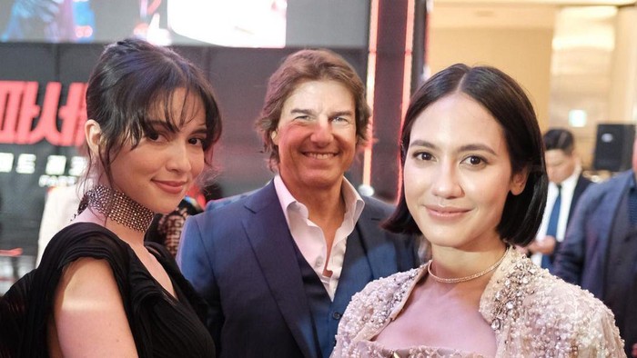 Pevita Pearce Pevita Pearce bertemu Tom Cruise.