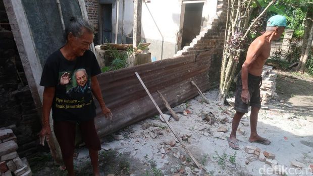 Potret kerusakan rumah akibat gempa di Bantul, Sabtu (1/7/2023).